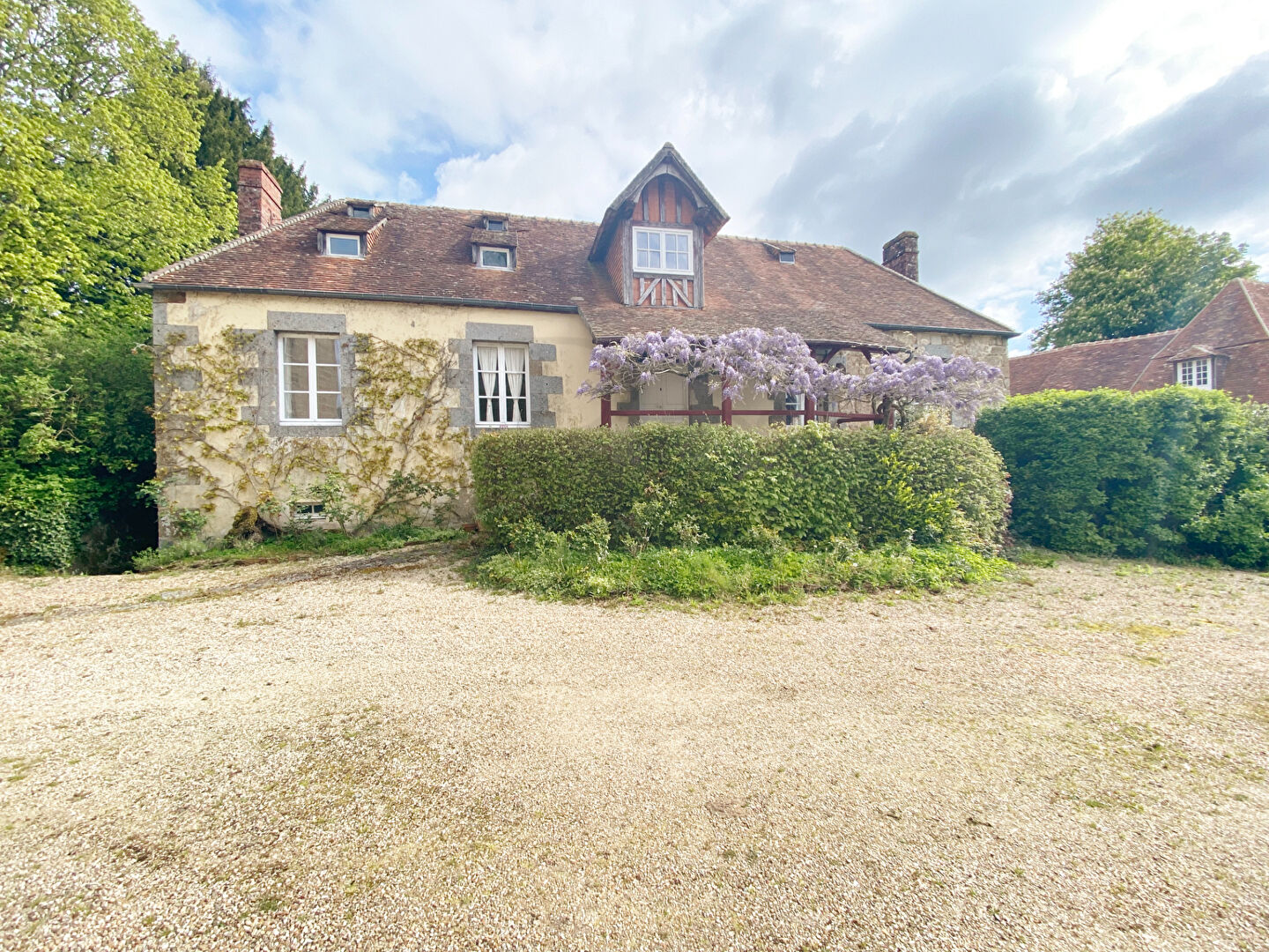 LES YVETEAUX - DEPENDANCE A LOUER AU CHATEAU D'OSTIEUX