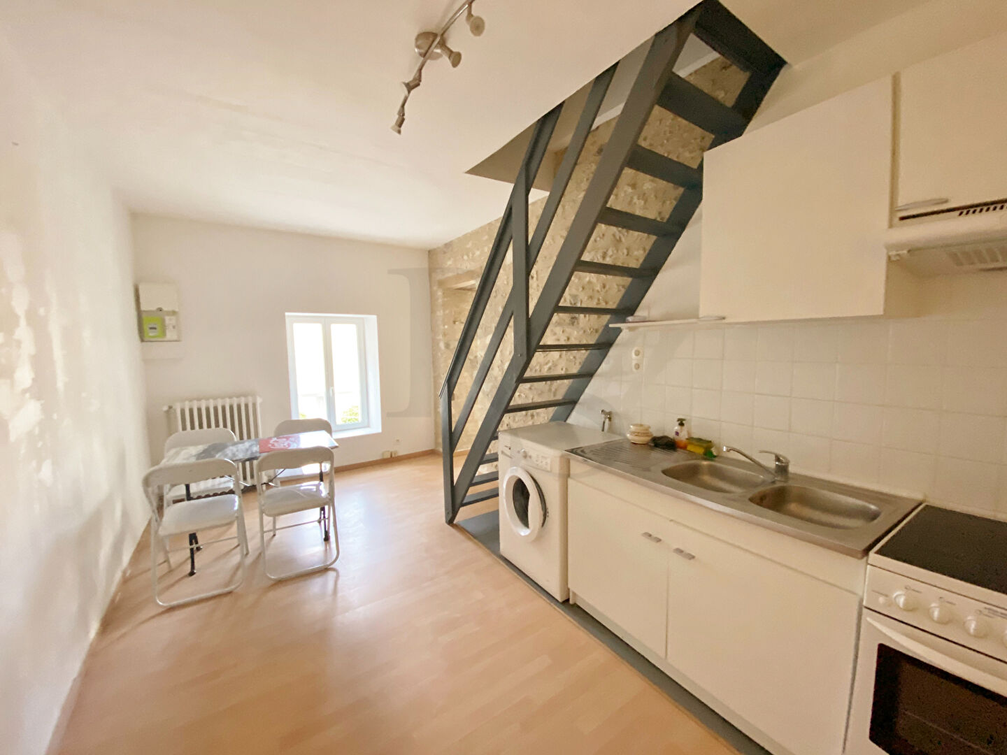 ECOUCHE - Appartement F3 meublé