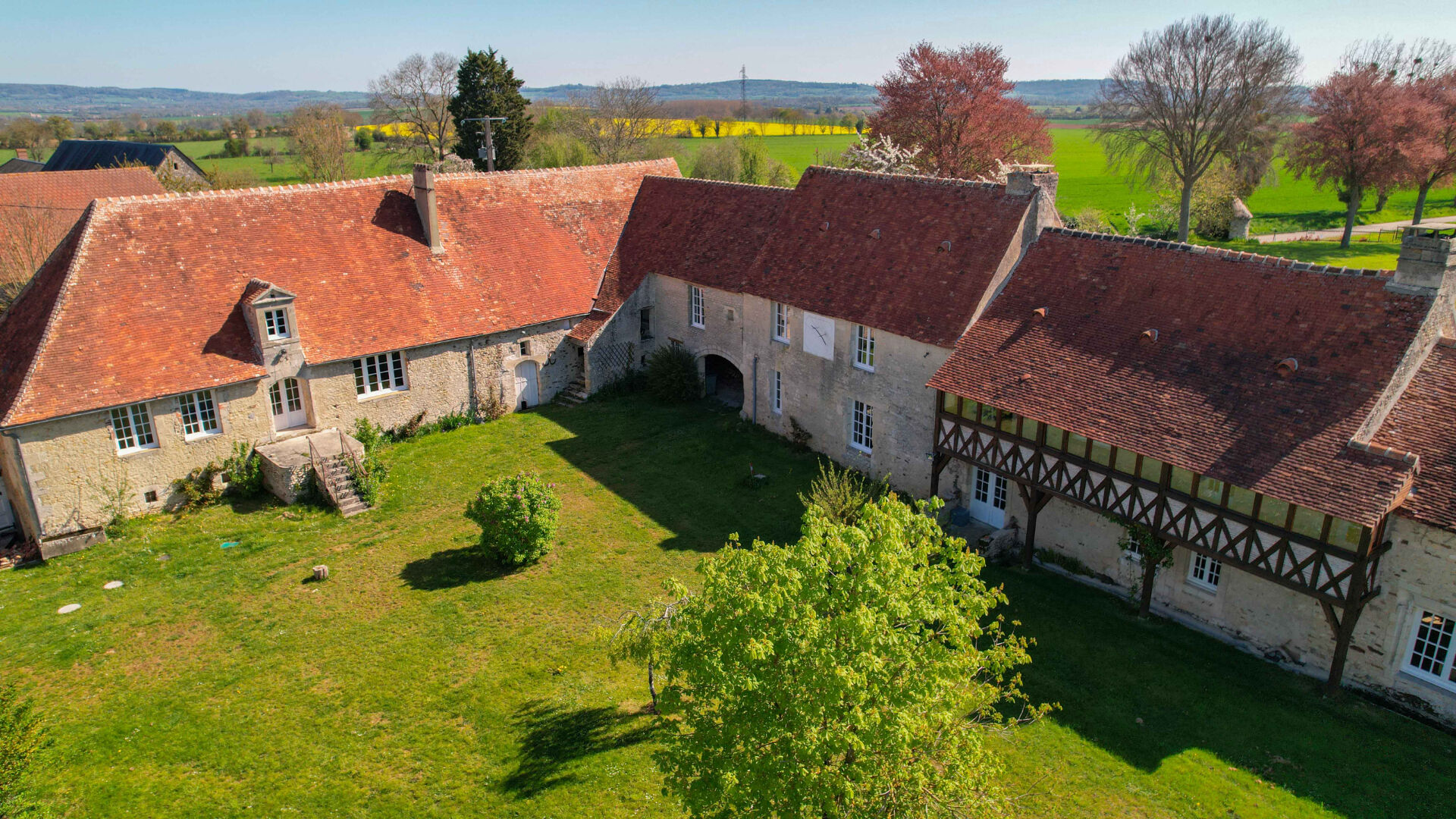 Photo ARGENTAN, manoir du 16è siècle image 2/6