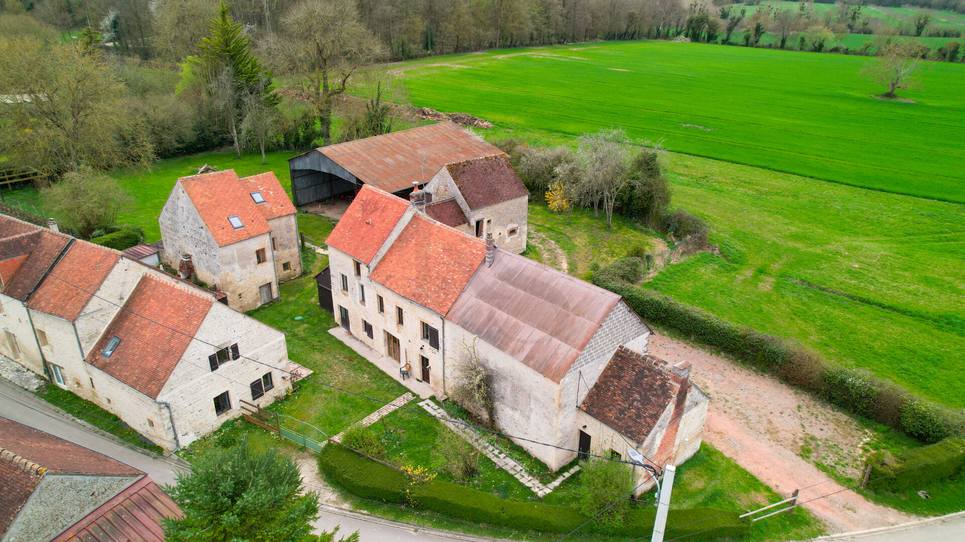Axe ARGENTAN -TRUN  - Maison en pierre + Gîtes