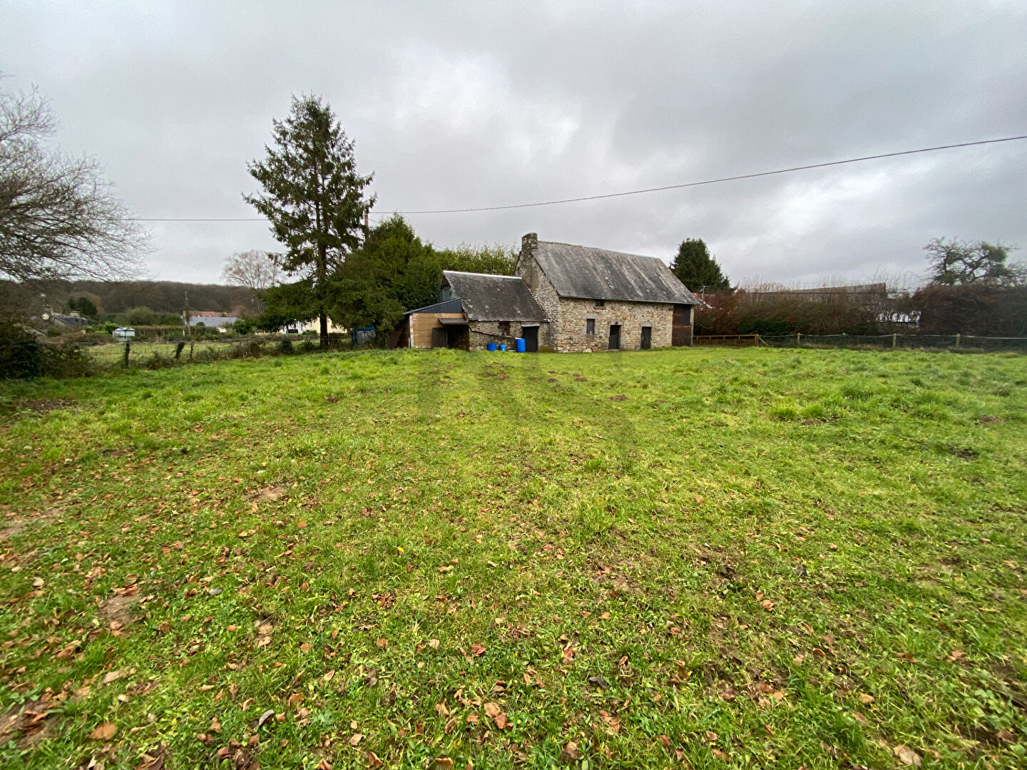 TERRAIN CONSTRUCTIBLE - SAINT CLAIR DE HALOUZE - ENVIRON 1 350 M²