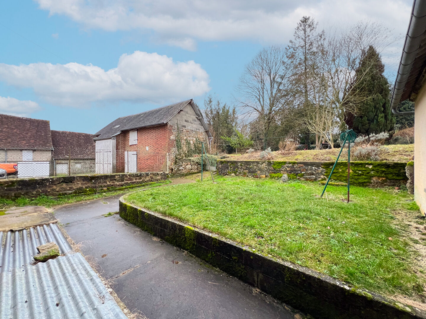 Photo La Ferrière aux étangs - Immeuble 4 lots image 2/6