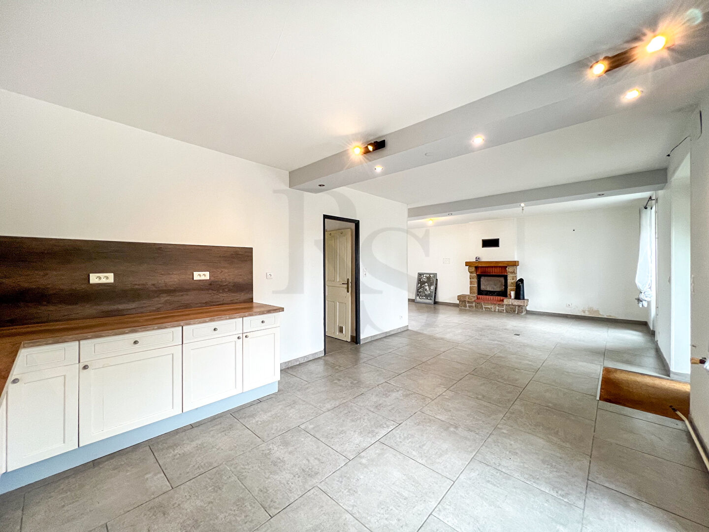 Photo Exclusivité RS : Longère à Ceaucé, avec dépendances, 3500m2 de terrain possibilité 2.3 hectares idéal chevaux image 4/6