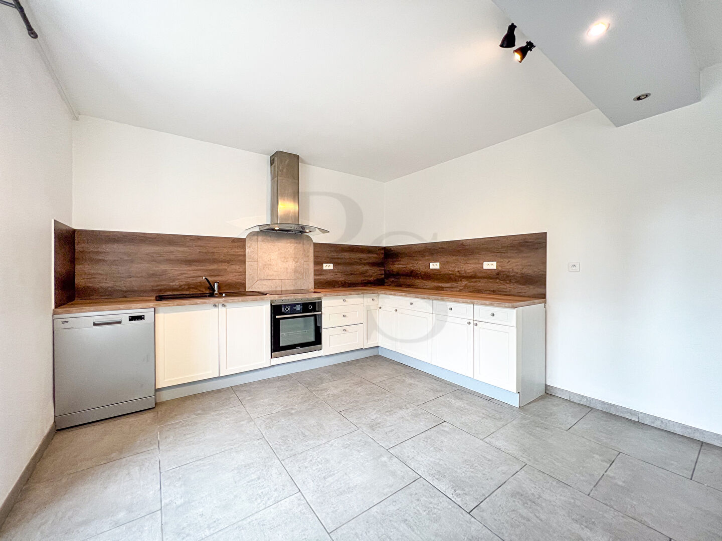 Photo Exclusivité RS : Longère à Ceaucé, avec dépendances, 3500m2 de terrain possibilité 2.3 hectares idéal chevaux image 5/6