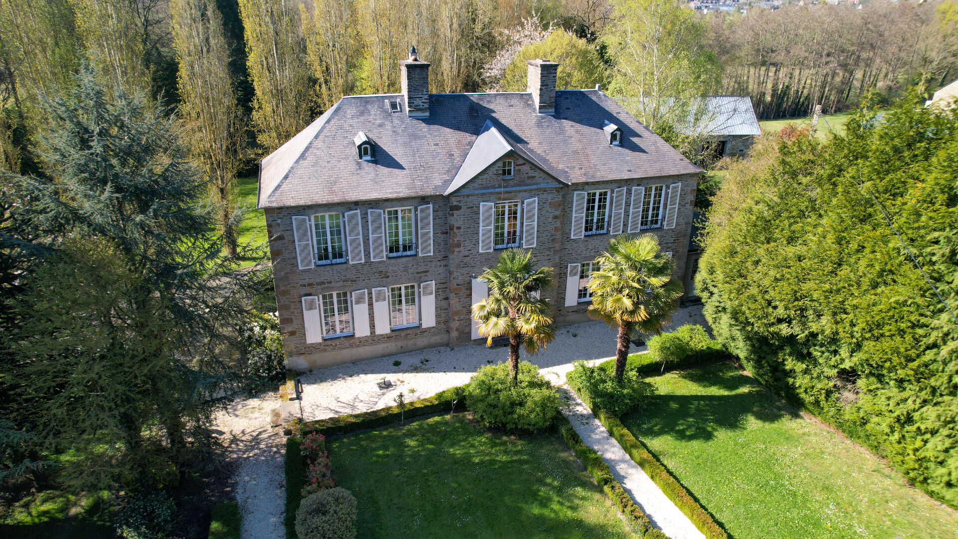 À VENDRE EXCEPTIONNEL MANOIR DU XIXe SIÈCLE À CONDÉ EN NORMANDIE