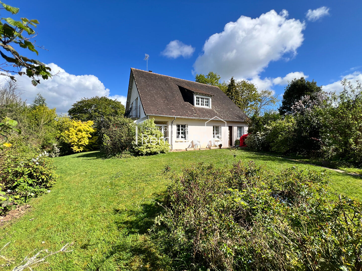 Exclusivité RS : DOMPIERRE Maison familiale 6 chambres - environnement calme - 6000m² de terrain - habitable plain pied