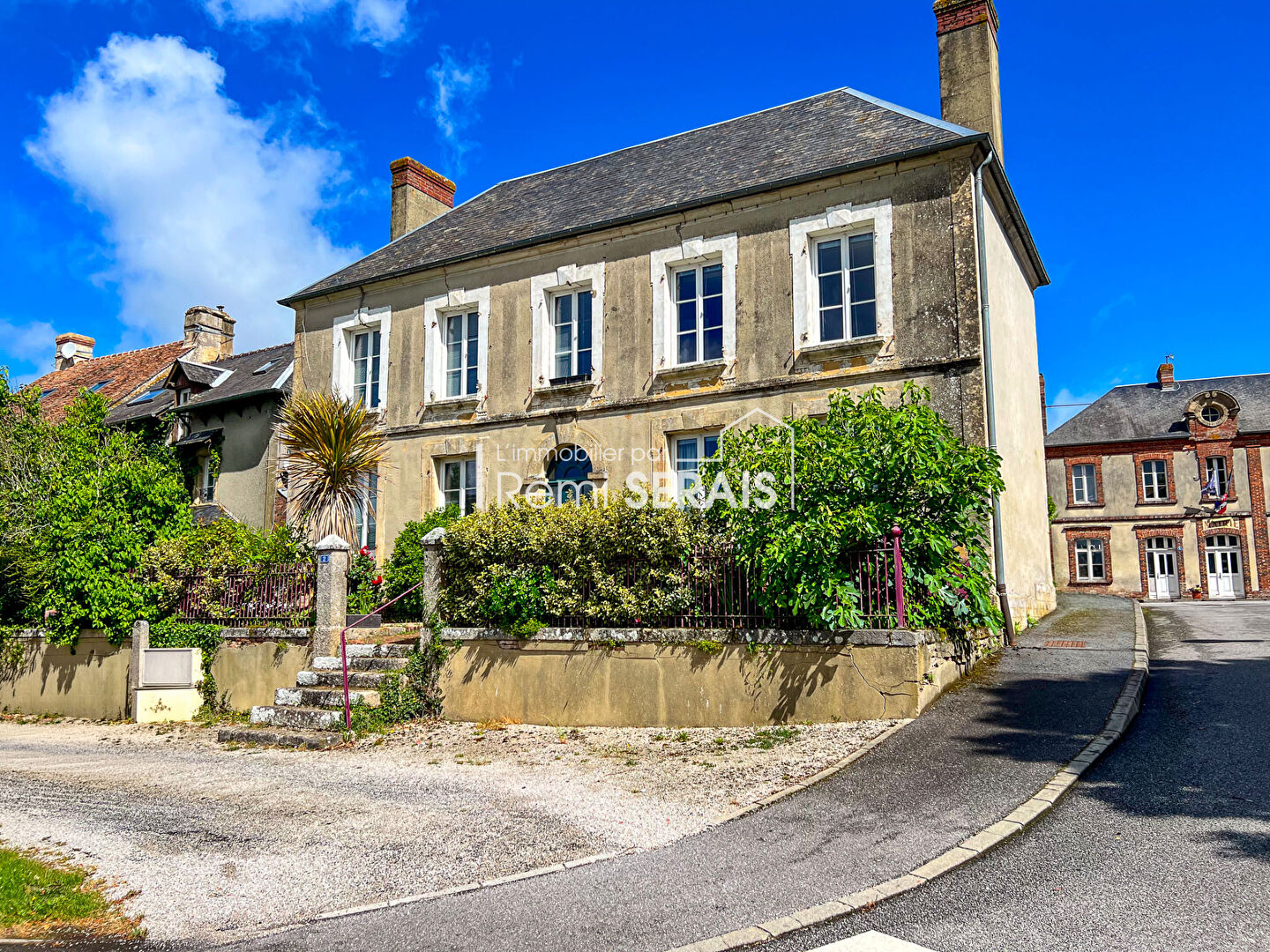 Belle maison de caractère proche commerces et écoles à Nonant-le-Pin