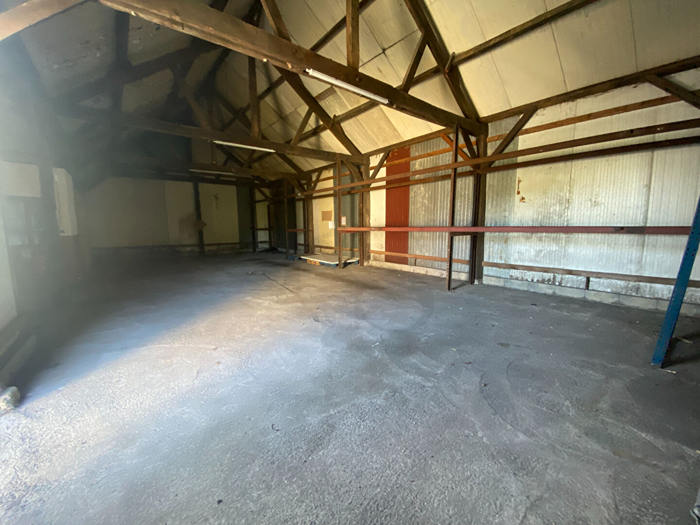 Briouze - Local commercial / Entrepôt de 300 m2