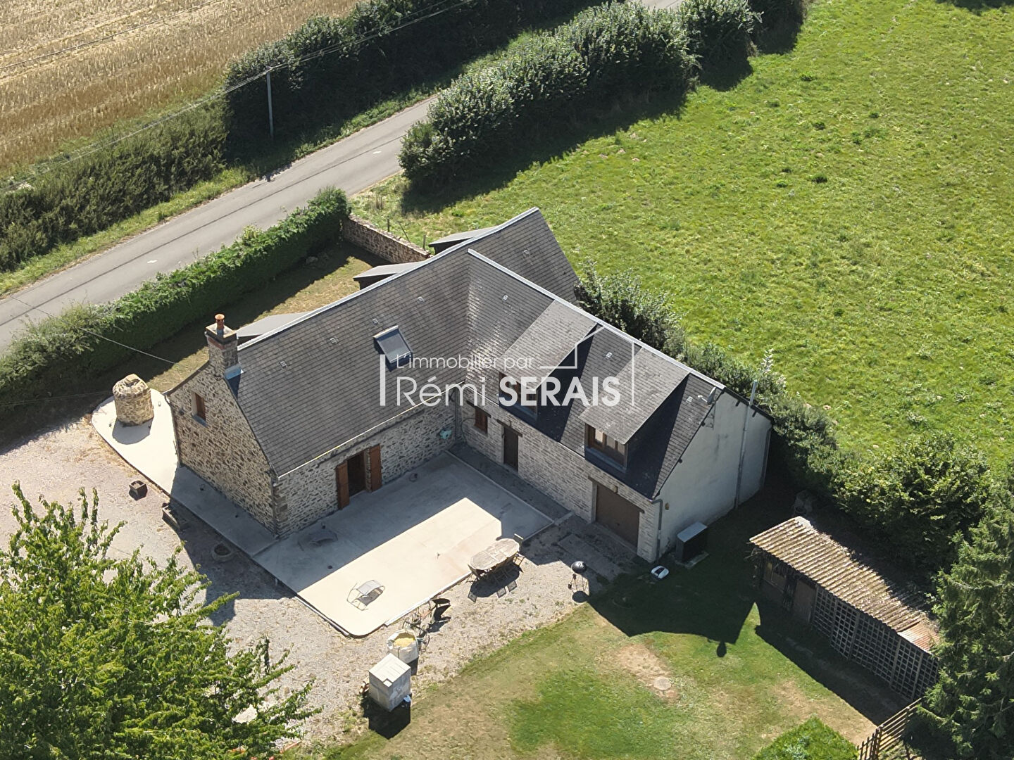 Maison en pierre à vendre à MÉNIL-HERMEI (61) . Entre FALAISE et PUTANGES