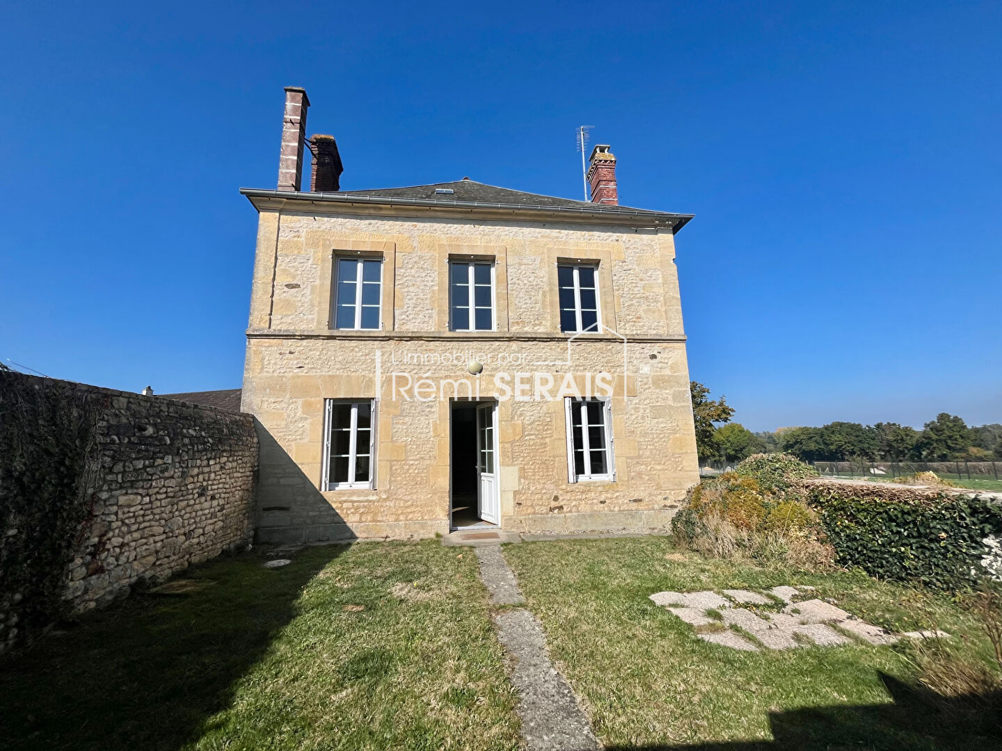 ECOUCHE LES VALLEES - MEHEUDIN MAISON EN PIERRES