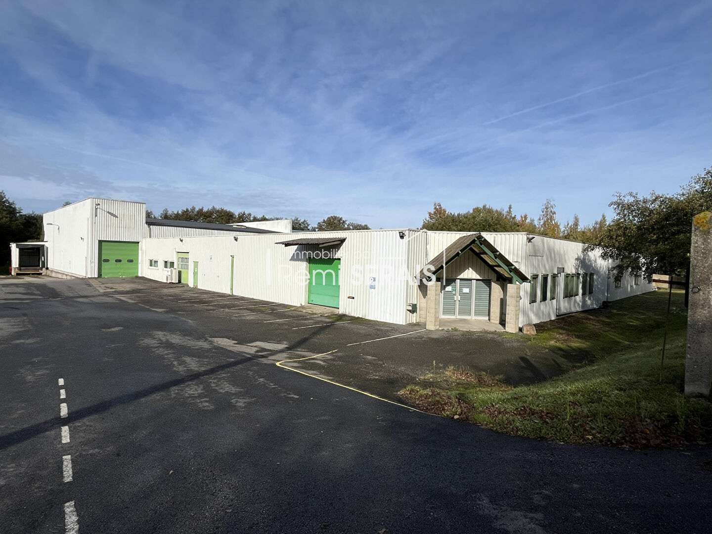 A Vendre Entrepôt / local industriel de 3 180 m² à Condé En Normandie