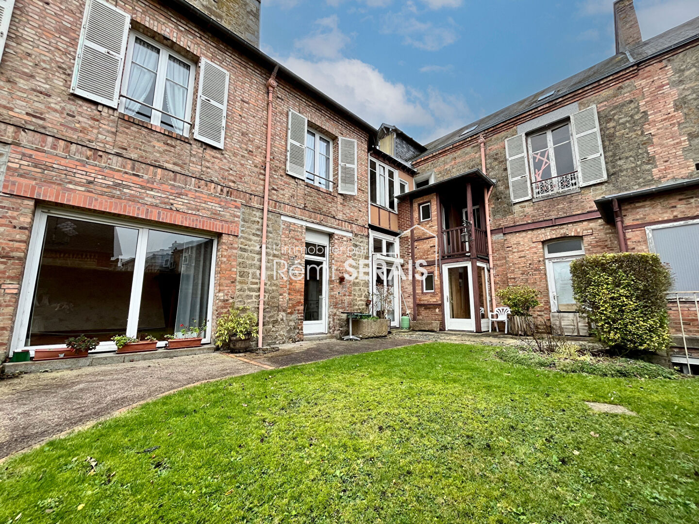 IMMEUBLE CENTRE-VILLE