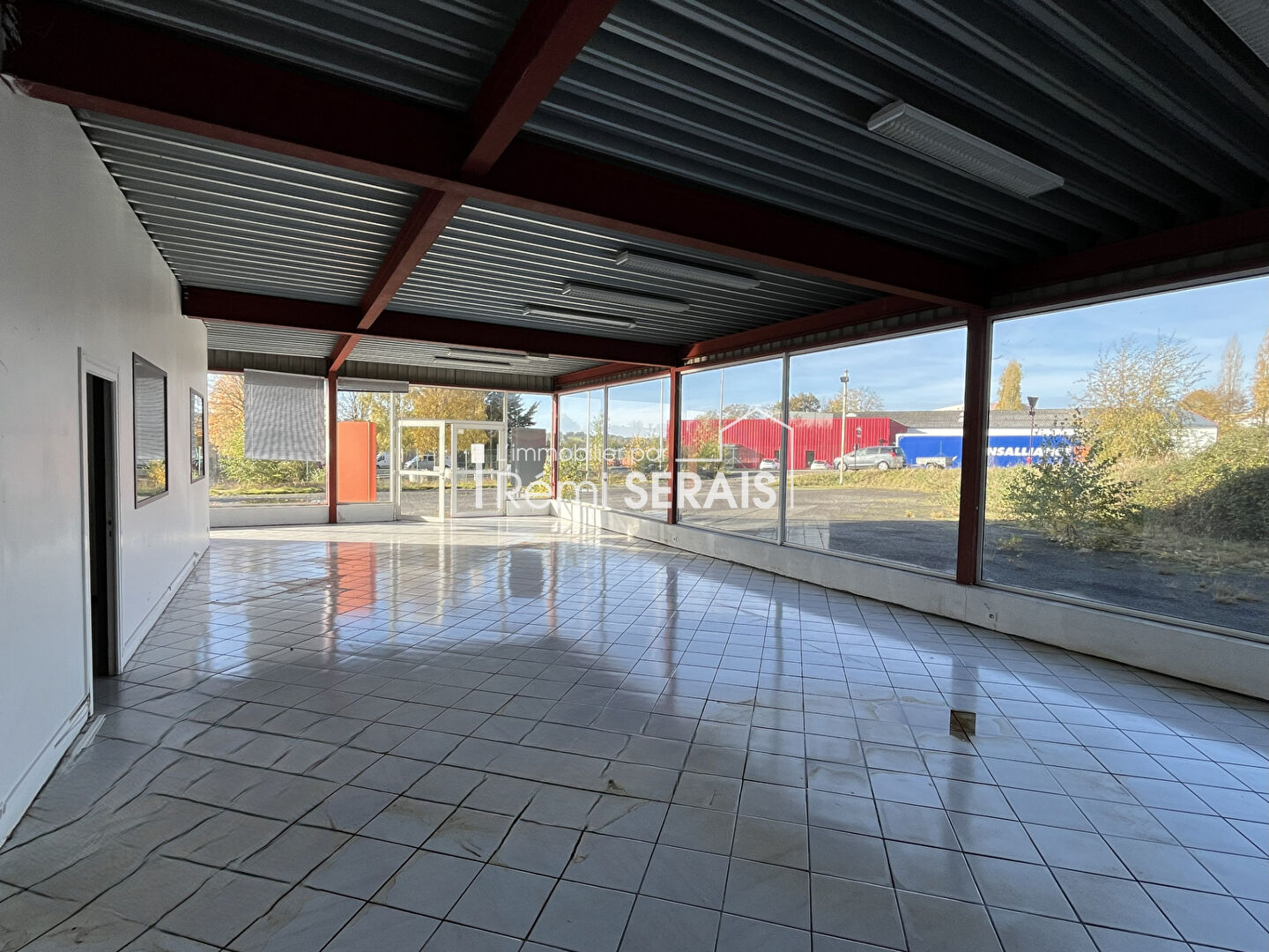 Photo Local commercial / Activité / À VENDRE ou À LOUER à Condé-en-Normandie image 4/6