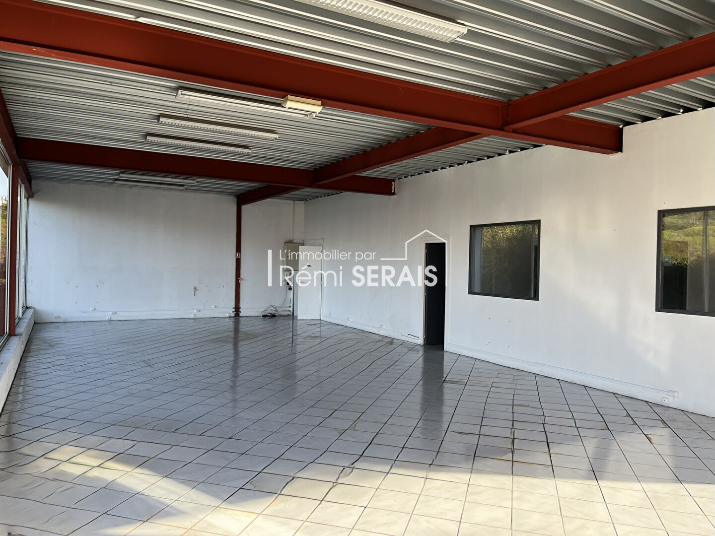 Photo Local commercial / Activité / À VENDRE ou À LOUER à Condé-en-Normandie image 5/6