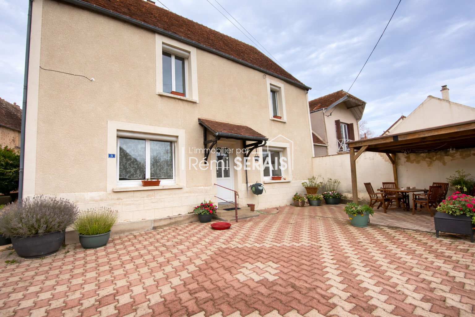 À saisir à Nonant-le-Pin : Maison avec jardin, garage et dépendance