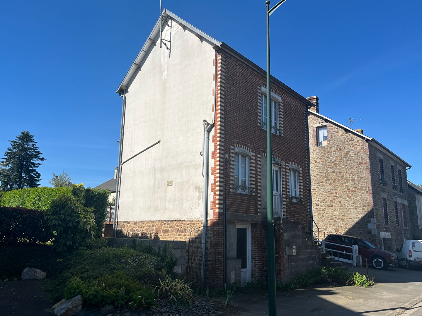 EXCLUSIF - Maison à rénover avec terrain - MANTILLY - REF 14058