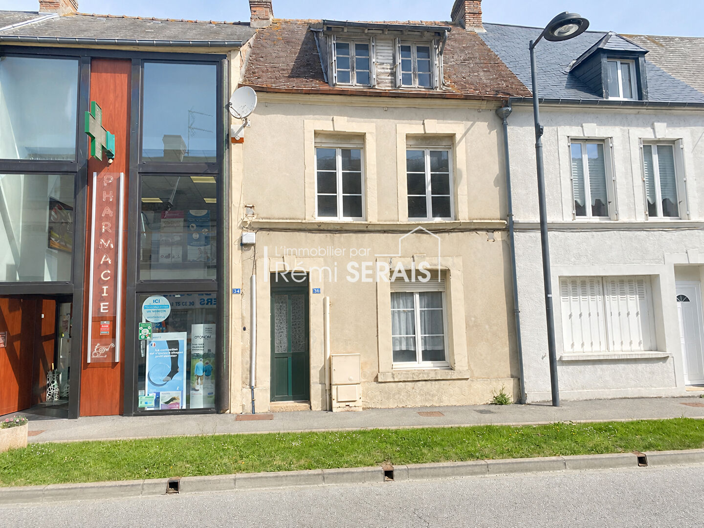 Maison de bourg avec volumes généreux et potentiel d'aménagement