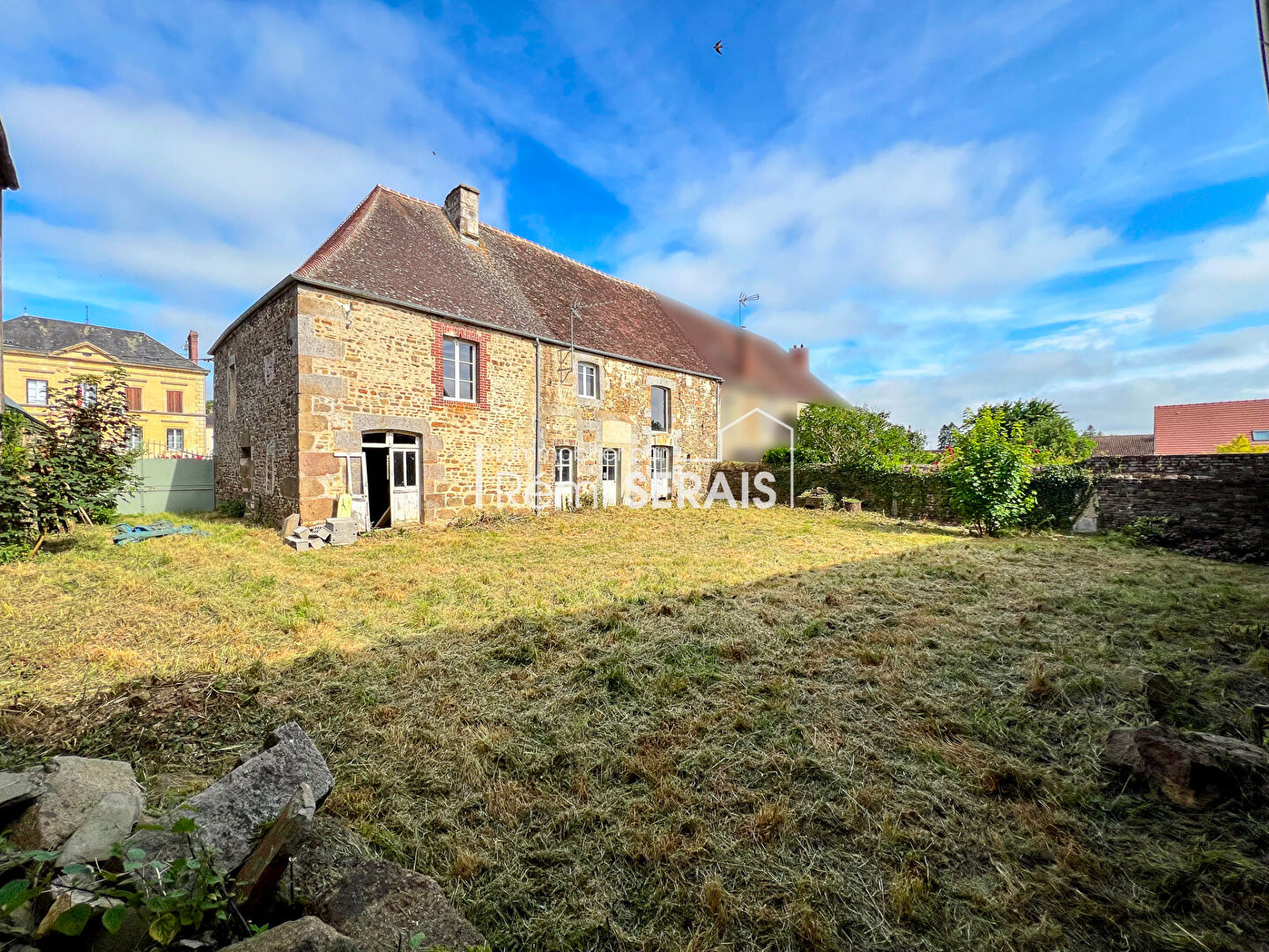 Maison en pierre à rénover à LOUGE SUR MAIRE