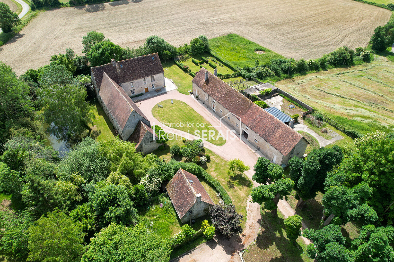 Propriété de caractère avec gîtes entre FALAISE et ARGENTAN