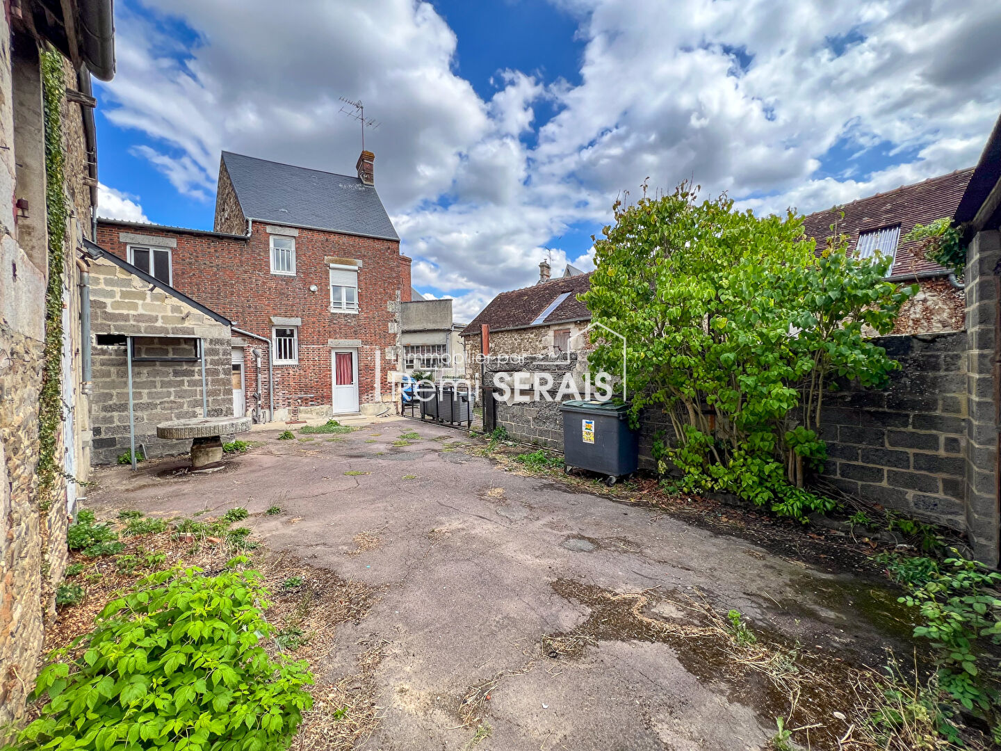 Ensemble immobilier à vendre à BOUCE