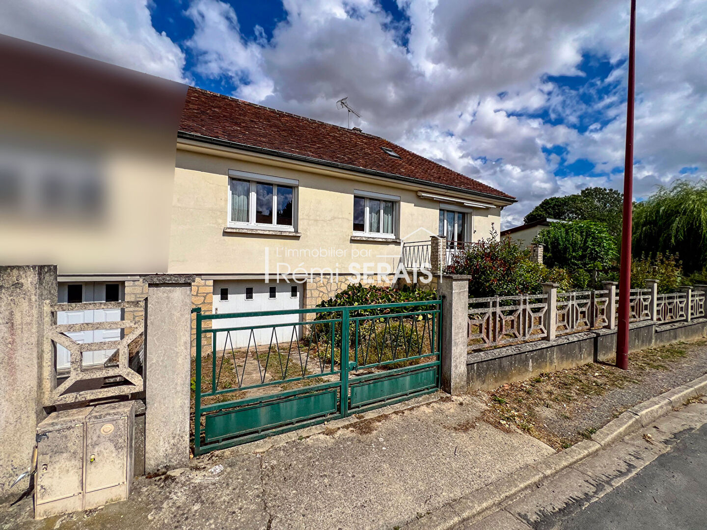 Exclusivité à Potigny : maison surélevée avec jardin et sous-sol