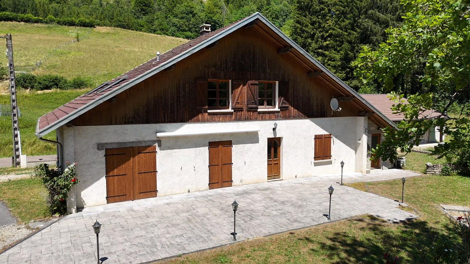MAISON 9 PIECES 206m² SUR 13.91 ARES 299000 EUROS