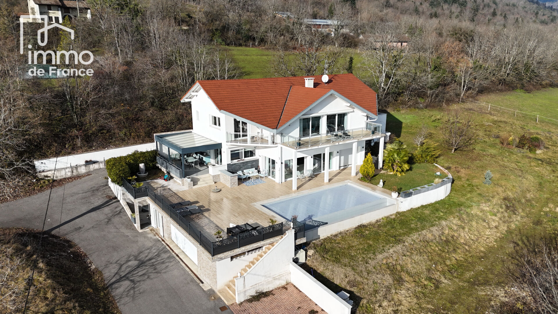 Magnifique Villa de 390m² à Echenevex