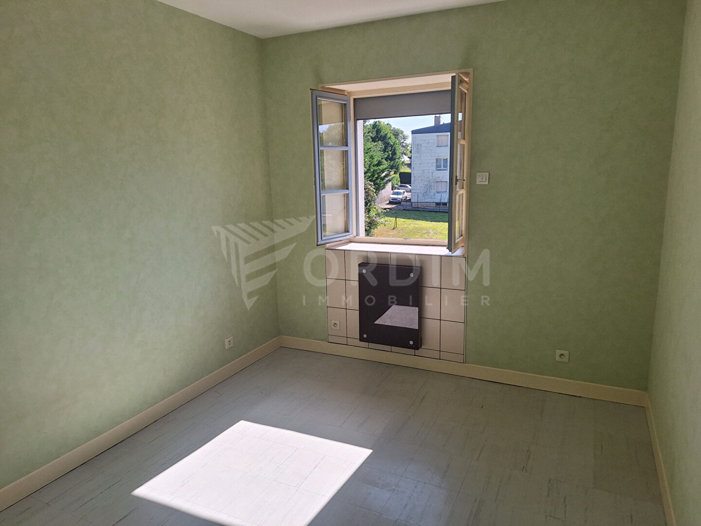 Photo APPARTEMENT ST SAUVEUR EN PUISAYE - 4 pièce(s) - 72 m2 image 5/6