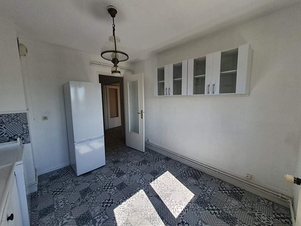 Photo F3 spacieux et Lumineux - Avallon - 63m² 3ème étage avec garage et cave image 3/6