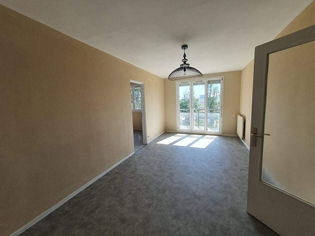 Photo F3 spacieux et Lumineux - Avallon - 63m² 3ème étage avec garage et cave image 4/6