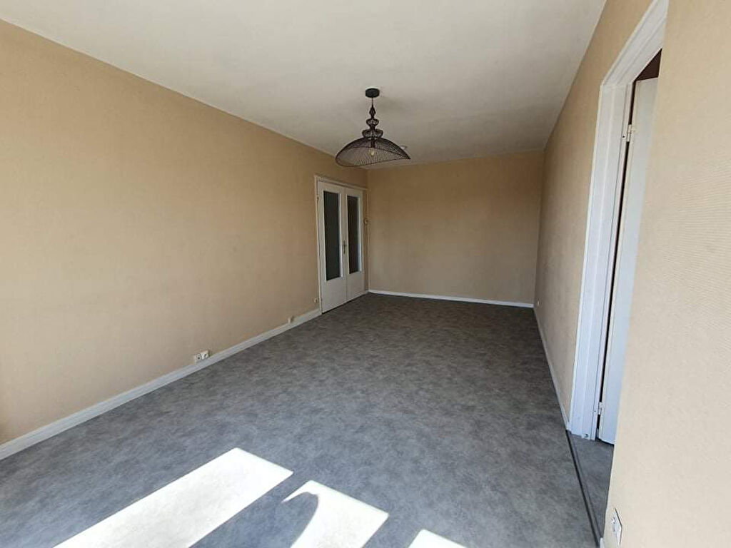 Photo F3 spacieux et Lumineux - Avallon - 63m² 3ème étage avec garage et cave image 5/6