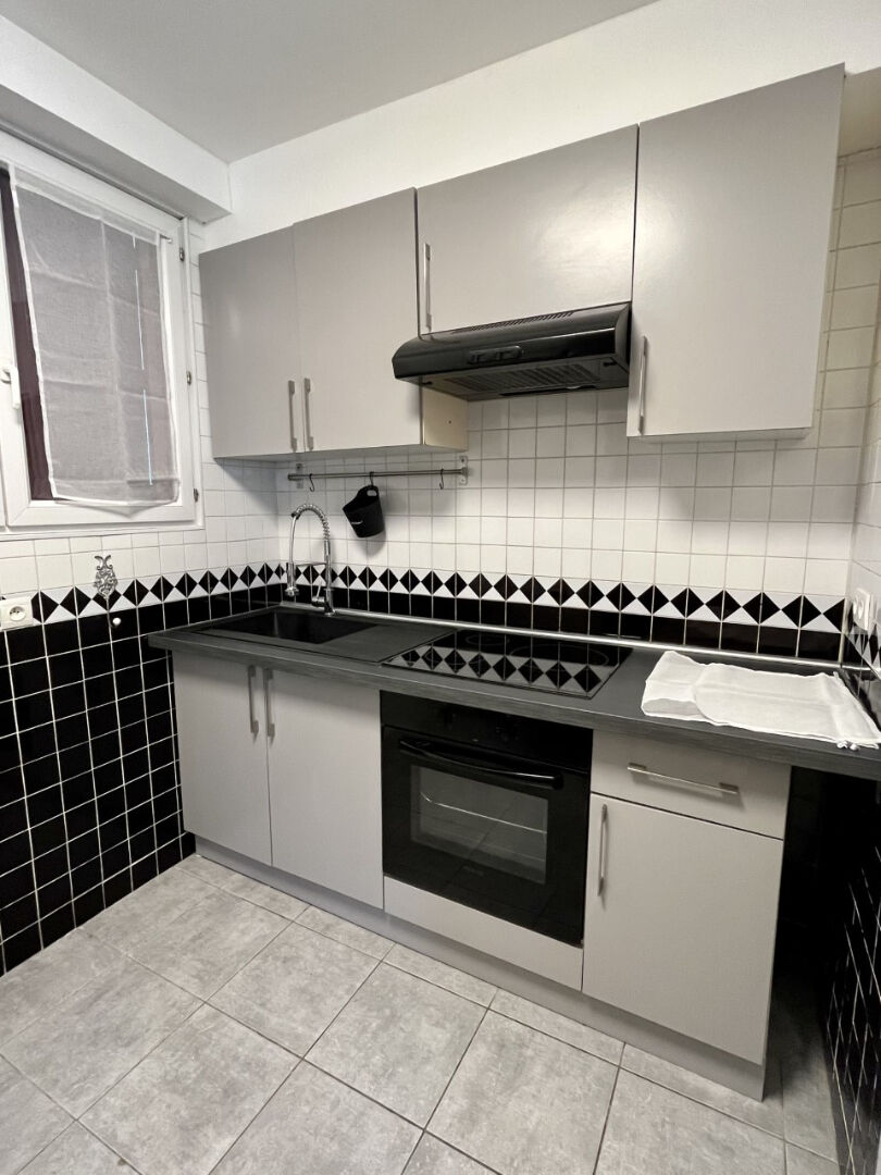 Photo SENS centre - F2 en RdC meublé image 4/6