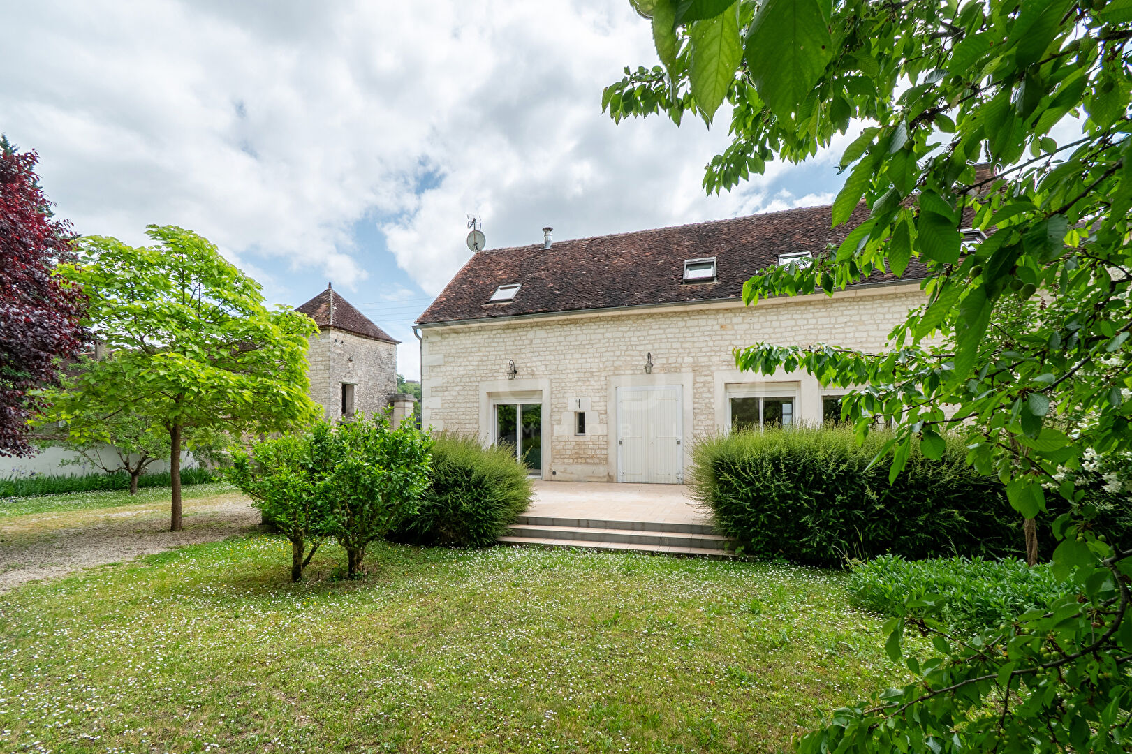 Photo Maison Tonnerre 7 pièce(s) 189 m2 image 1/6