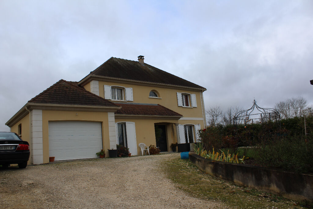 VILLEFARGEAU, jolie maison de 6 pièces