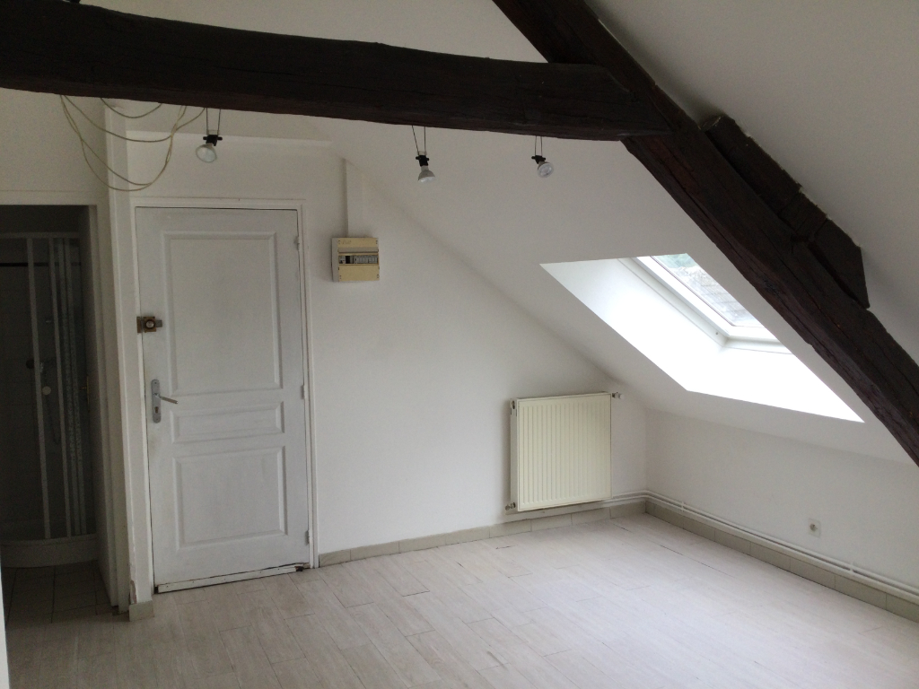 TOUCY - Appartement de type F2