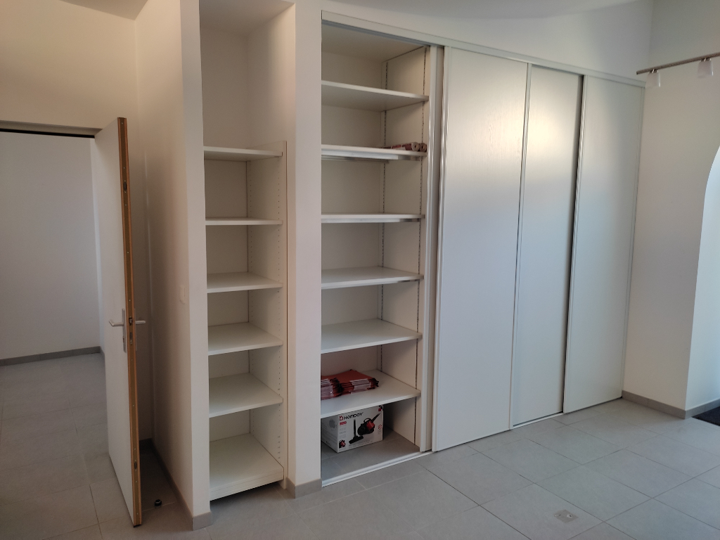 Photo AUXERRE - QUARTIER TRIBUNAL - LOCAL 48M² RDC image 3/6