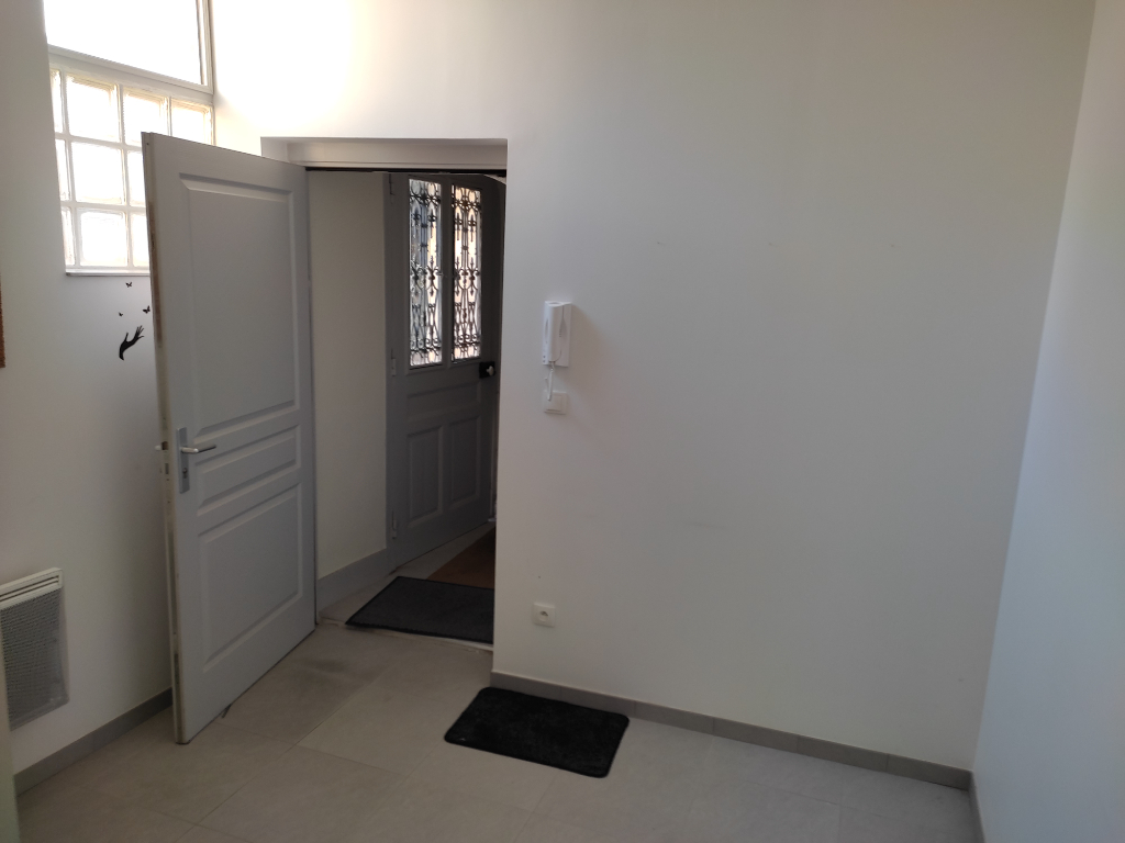 Photo AUXERRE - QUARTIER TRIBUNAL - LOCAL 48M² RDC image 6/6