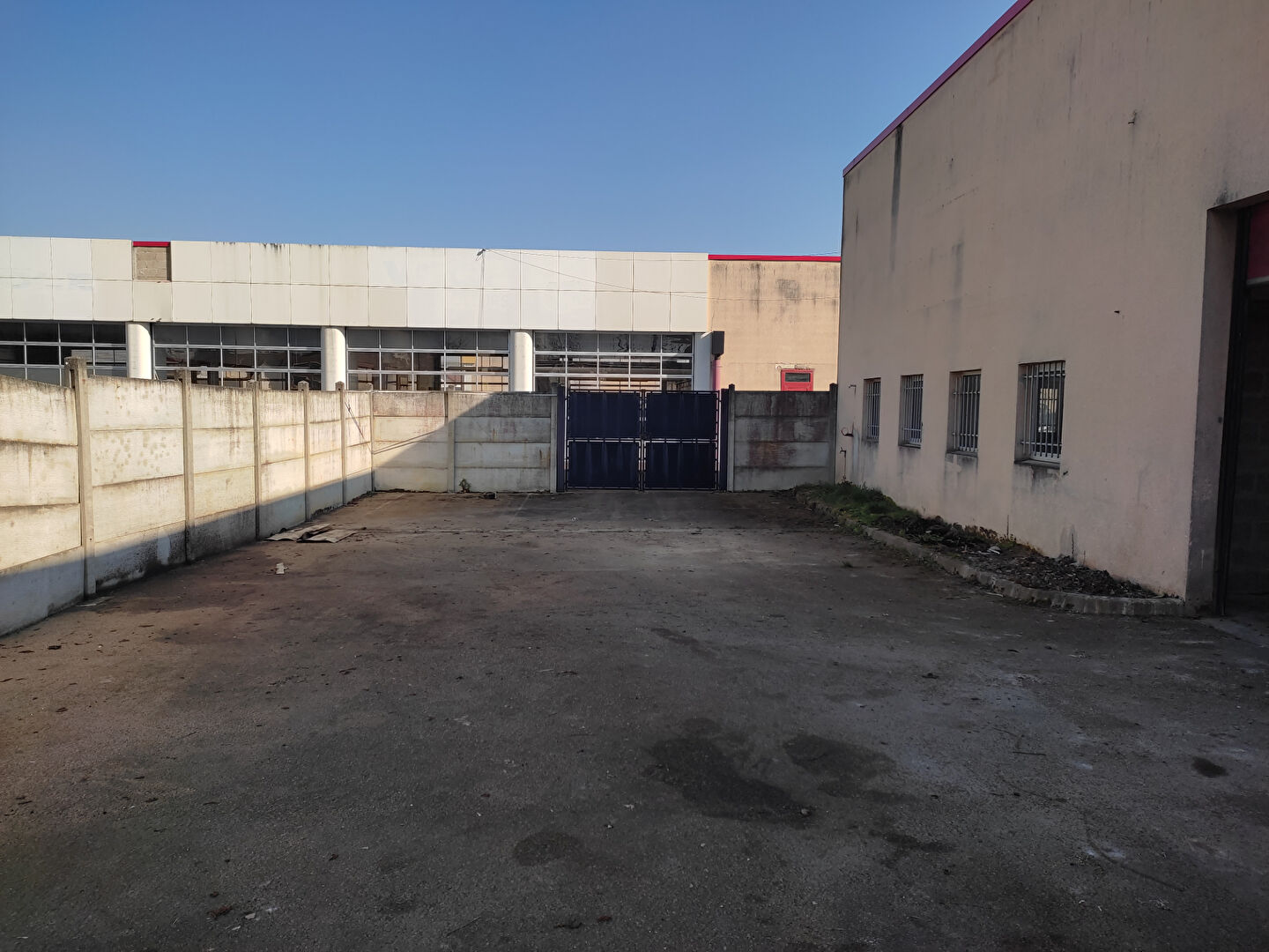 Photo AUXERRE BATIMENT COMMERCIAL 390M² avec Terrain d'environ 566m² image 2/6