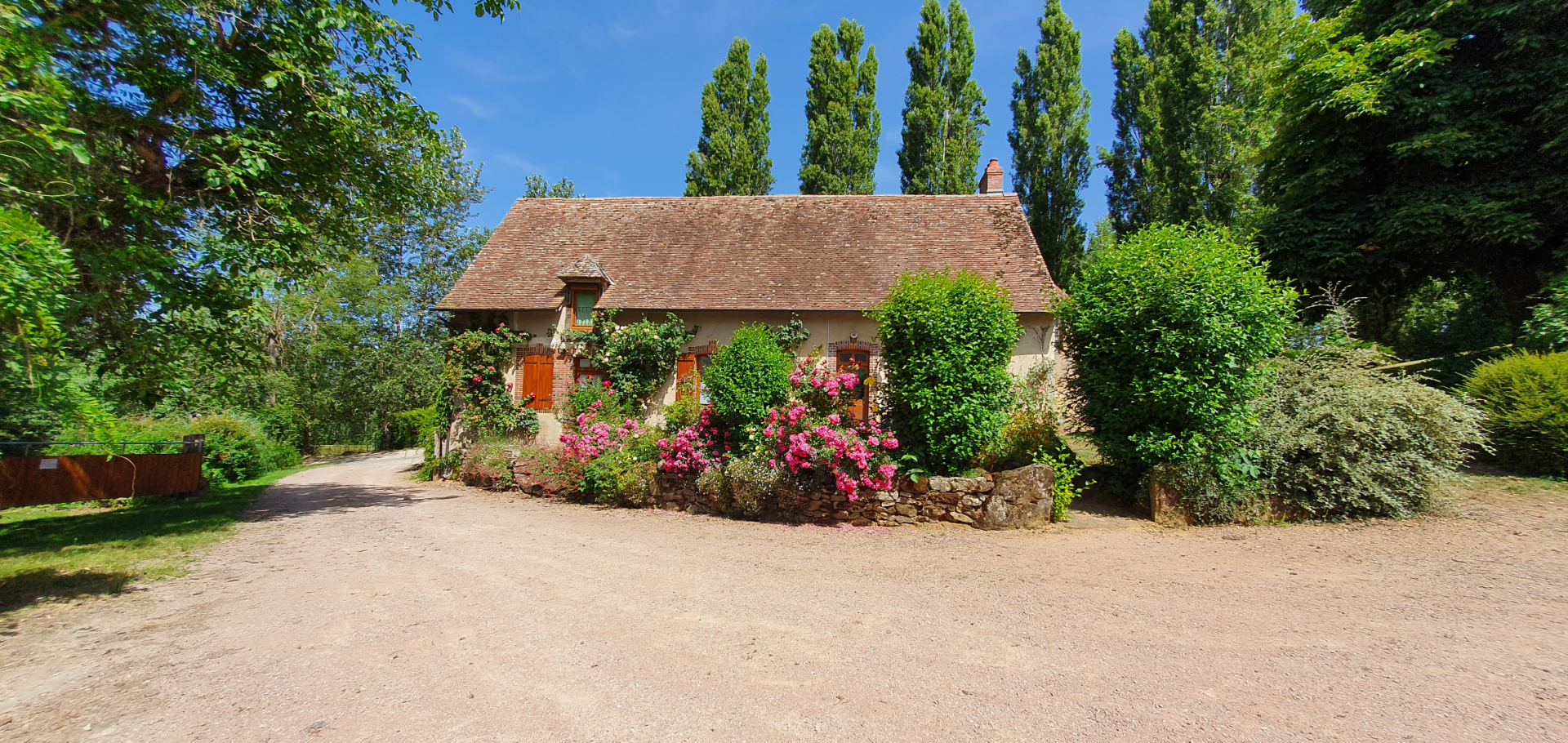 Secteur SANCERRE,  belle propriété composée de 2 maisons sur un terrain 11hectares