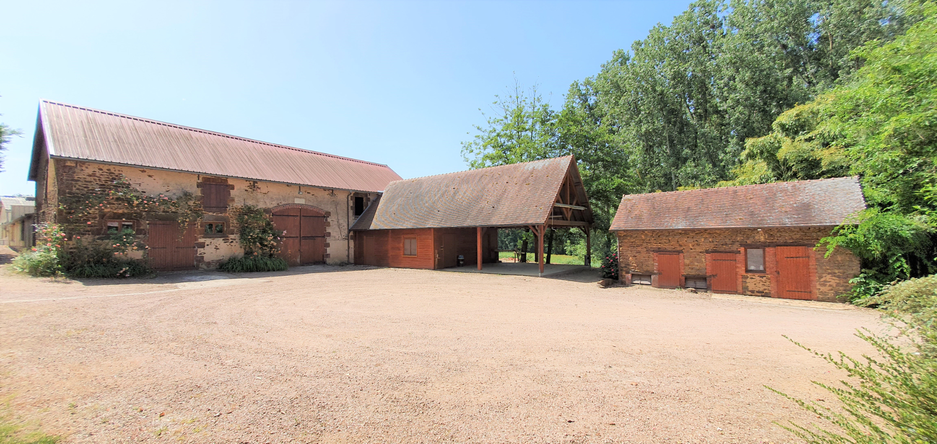 Photo Secteur SANCERRE,  belle propriété composée de 2 maisons sur un terrain 11hectares image 2/6