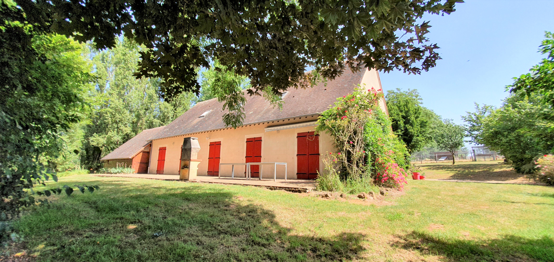 Photo Secteur SANCERRE,  belle propriété composée de 2 maisons sur un terrain 11hectares image 3/6