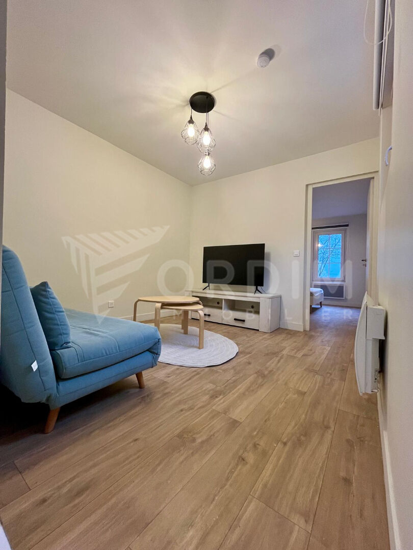 TOUCY Maisonnette type F2 avec dépendance et jardin