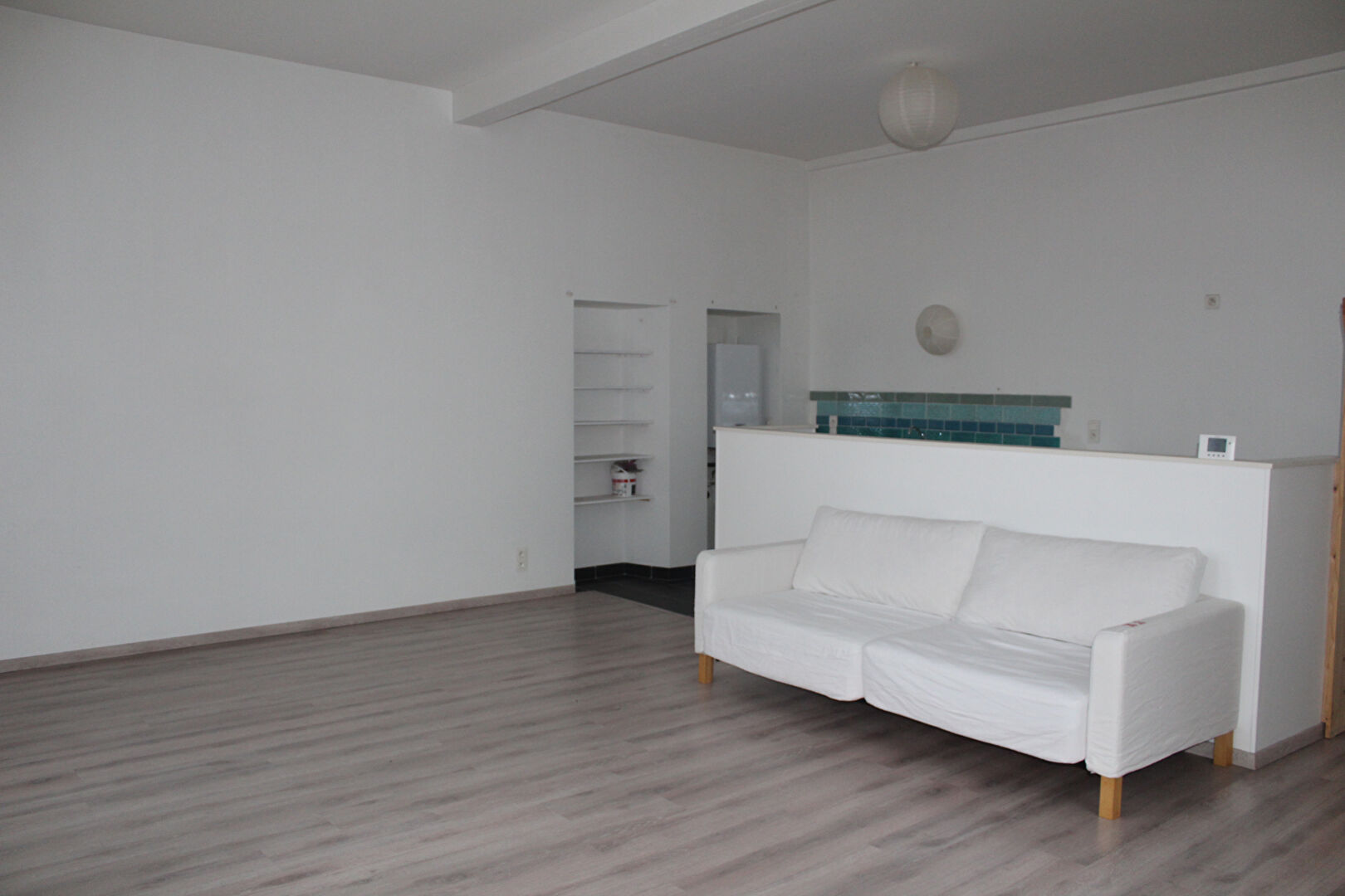 Photo JOIGNY, bel appartement  F2 dans immeuble sécurisé avec emplacement de parking sécurisé image 4/6