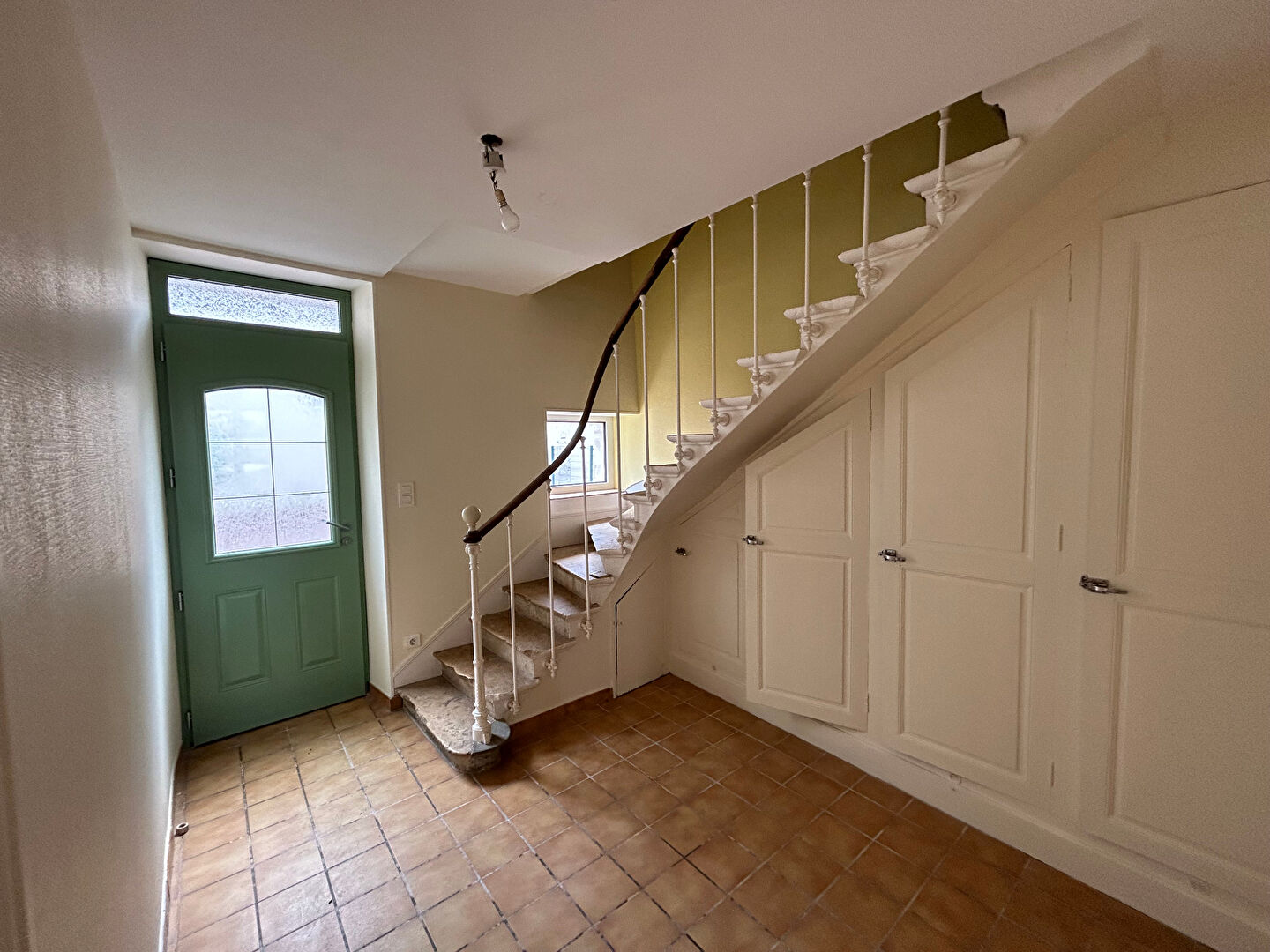 Photo GY L'EVEQUE, maison  de village mitoyen F4  en duplex avec garage et cave image 1/6