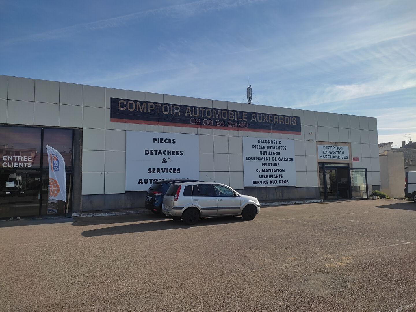 Photo AUXERRE - 9 RUE DU MOULIN DU PRESIDENT - BATIMENT DE 520M²  - TERRAIN DE 1027M² - PARKING image 2/6