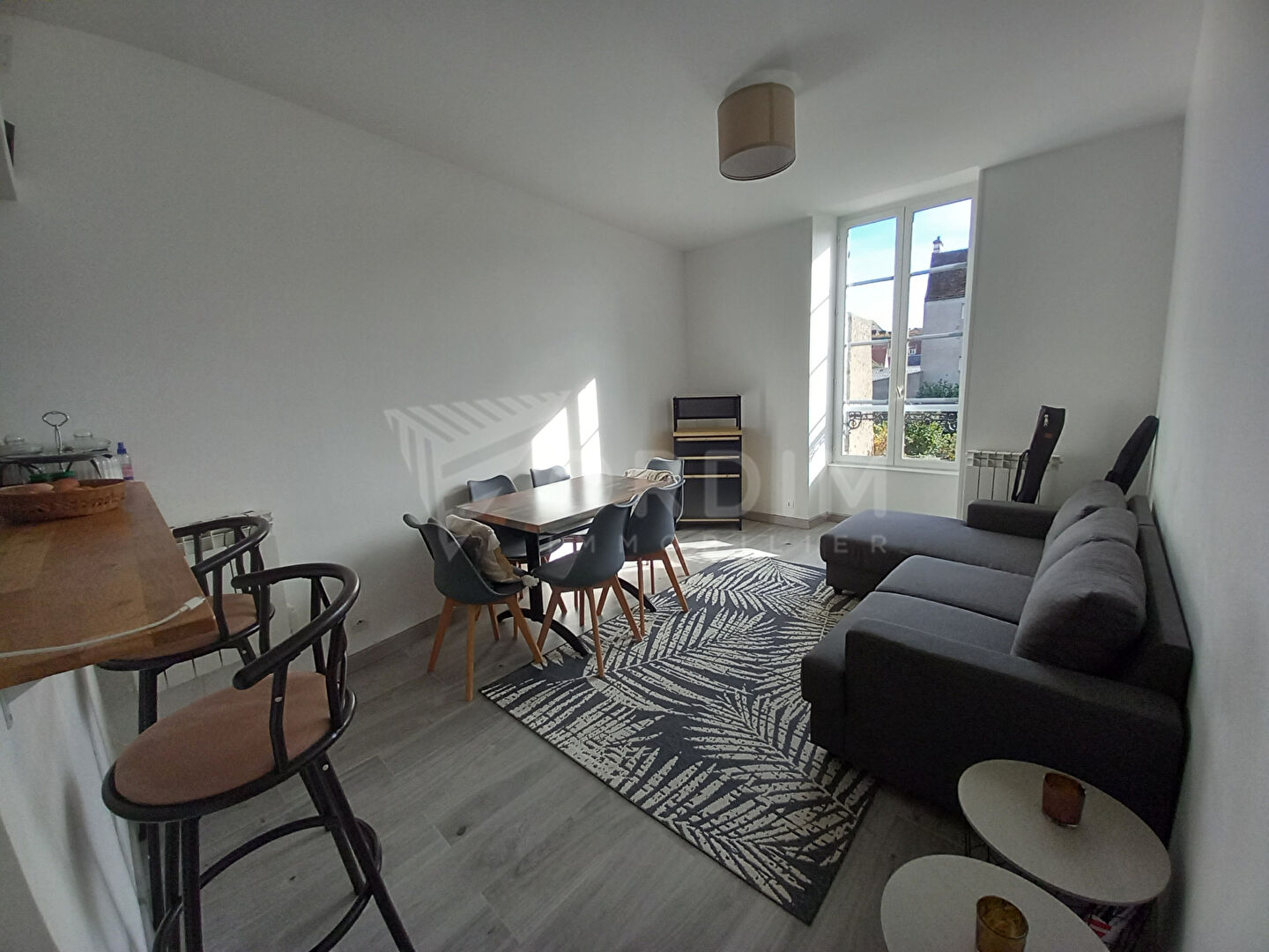 Photo Appartement meublé F2 entièrement rénové - proche du centre image 2/6