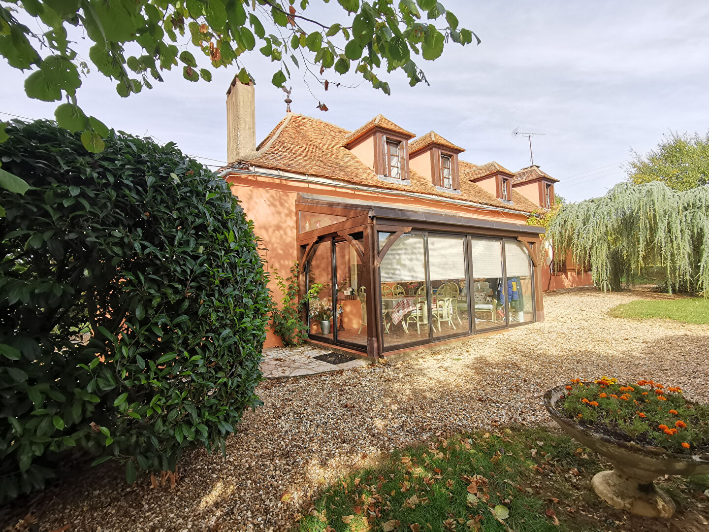 Maison 3 chambres, proche de Saint Sauveur sur 13 902m² de terrain