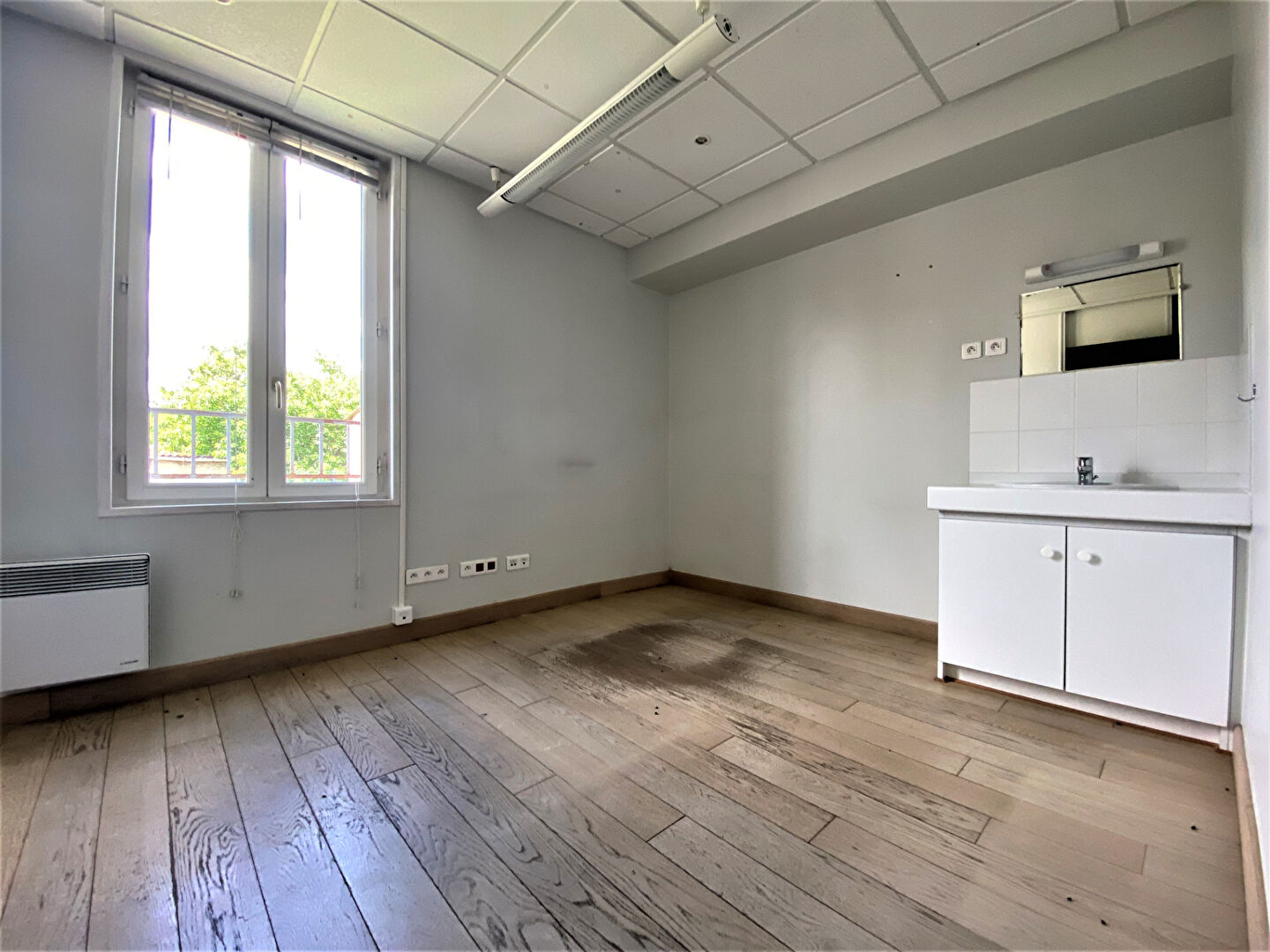 Photo MIGENNES - BUREAUX OU LOCAL COMMERCIAL DE 52M² image 3/4