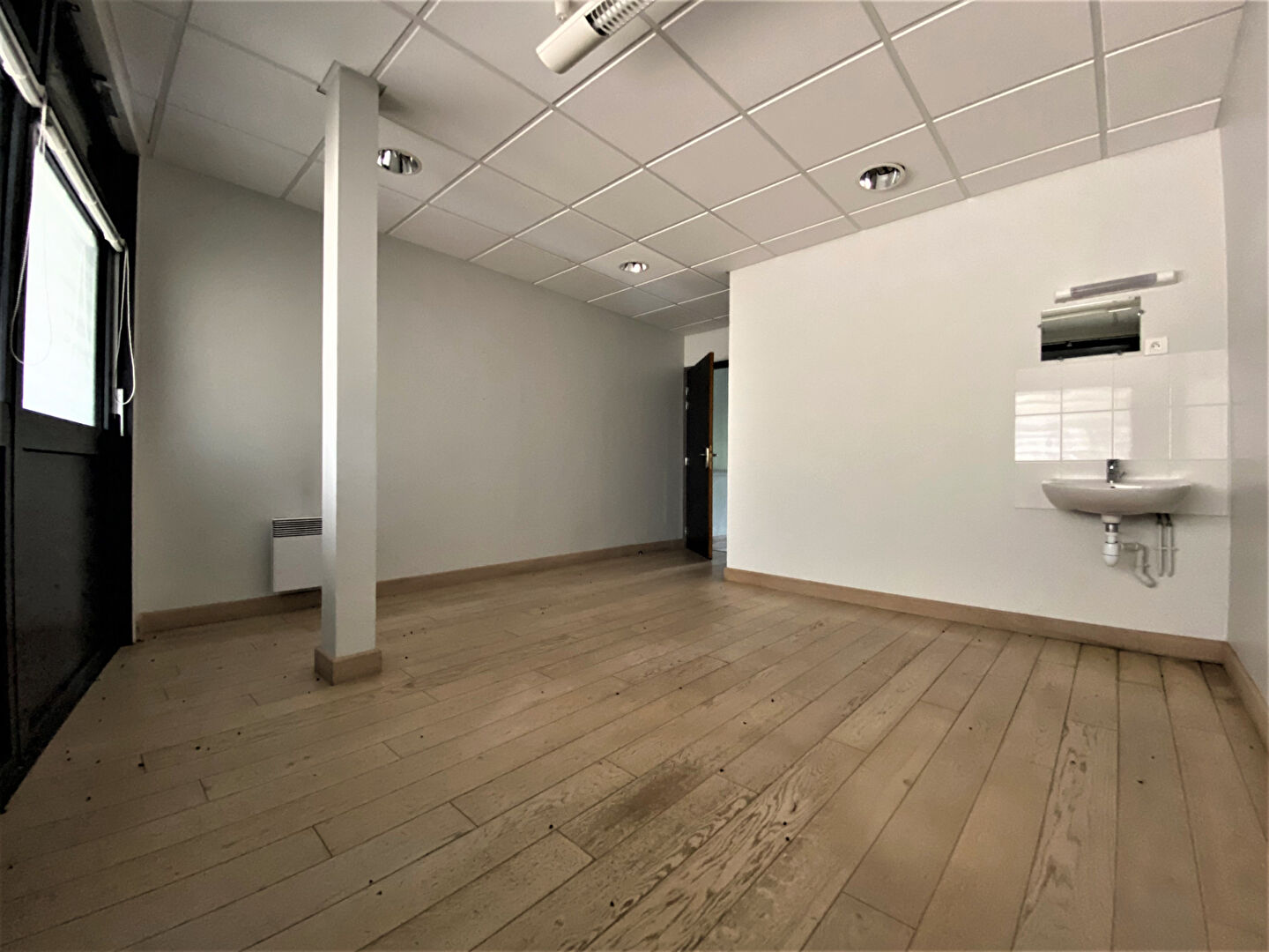 Photo MIGENNES - BUREAUX OU LOCAL COMMERCIAL DE 52M² image 4/4