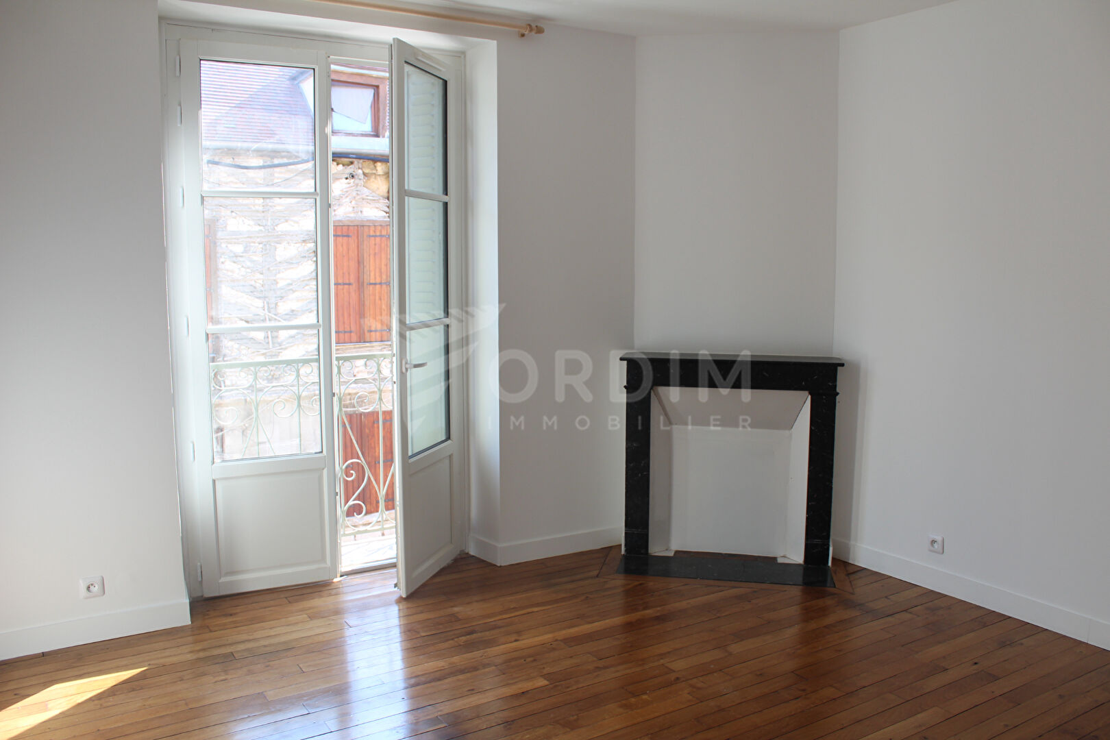 Photo AUXERRE, bel appartement F3 refait entièrement à neuf image 3/6